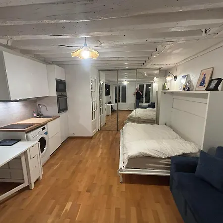 4 Person In 11eme * Paris